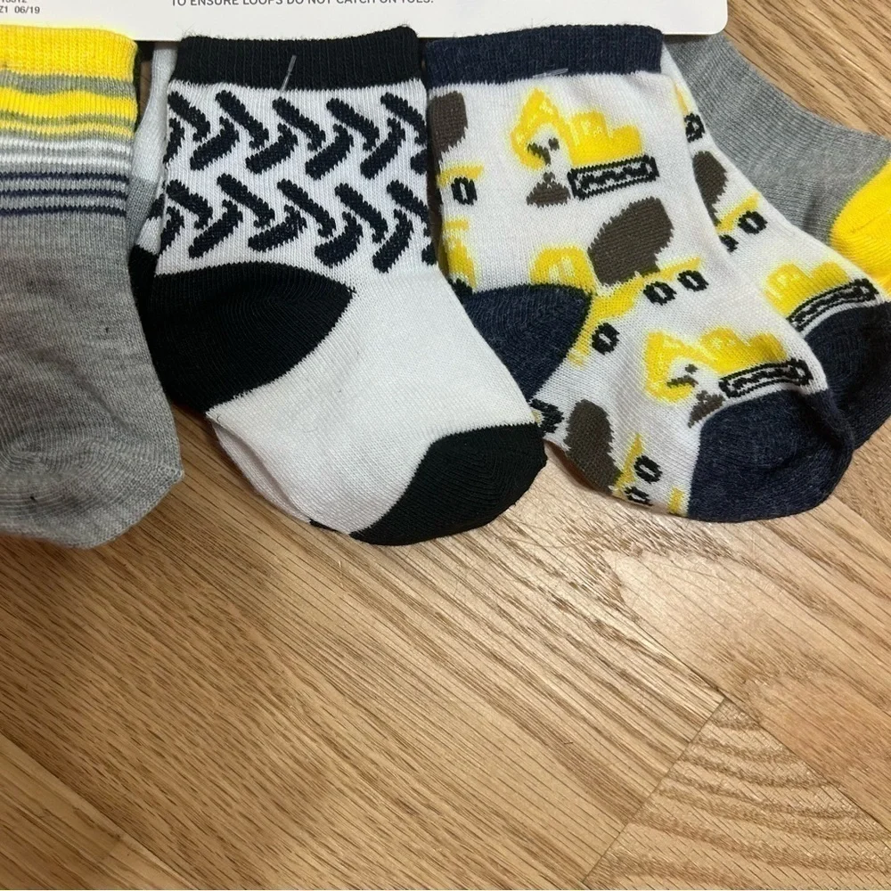 Construction Sock Set NWT 6-12 mos Sz 2-4 Baby Excavator Dump Truck Yellow Gray